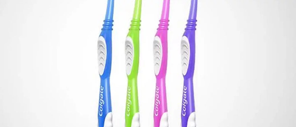 Colgate Extra Clean Manual Toothbrush - Soft